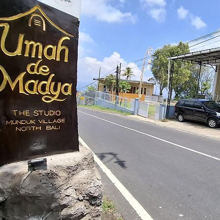 Umah De Madya&Rooftop De Madya Munduk Buitenkant foto
