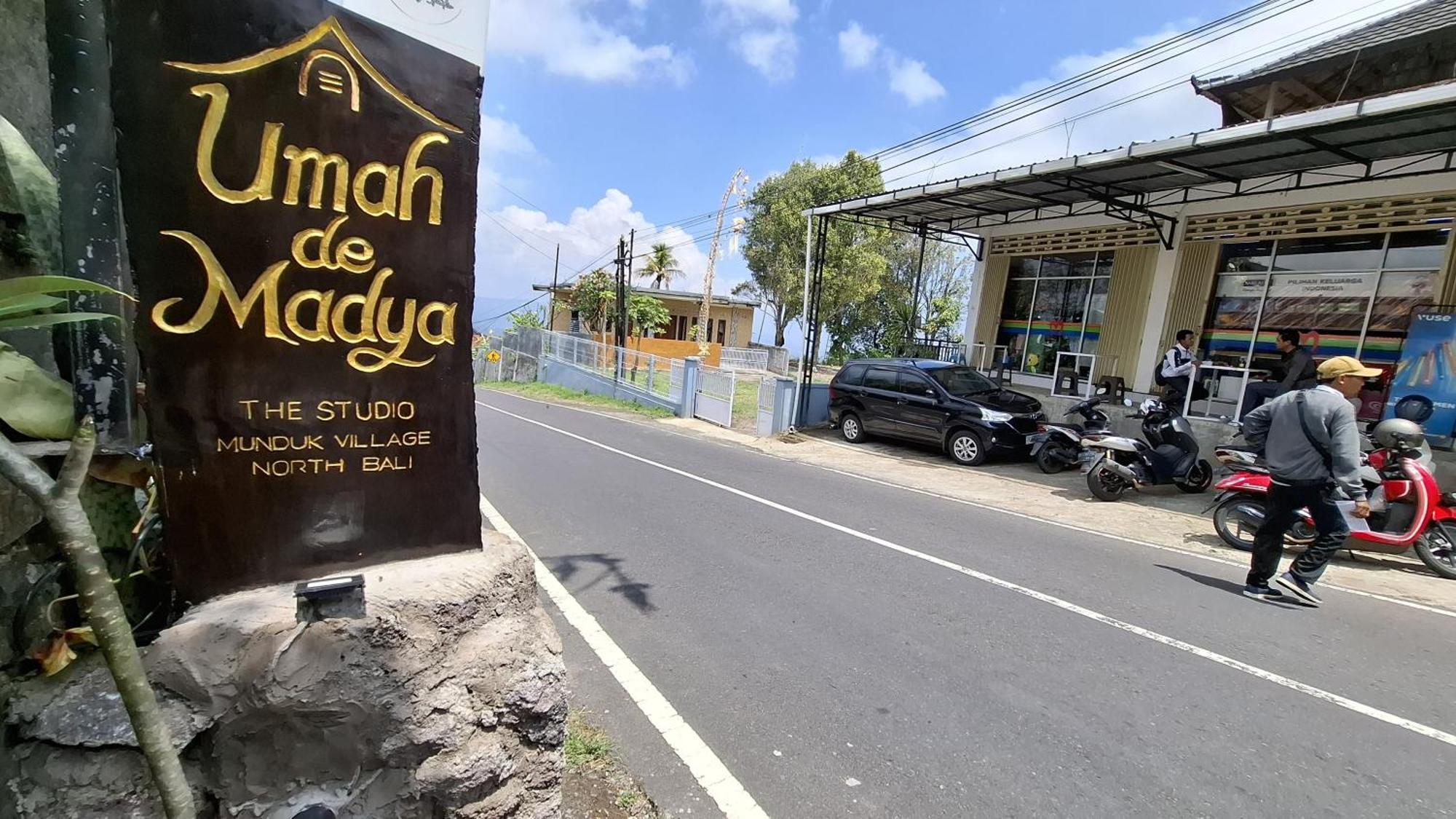 Umah De Madya&Rooftop De Madya Munduk Buitenkant foto