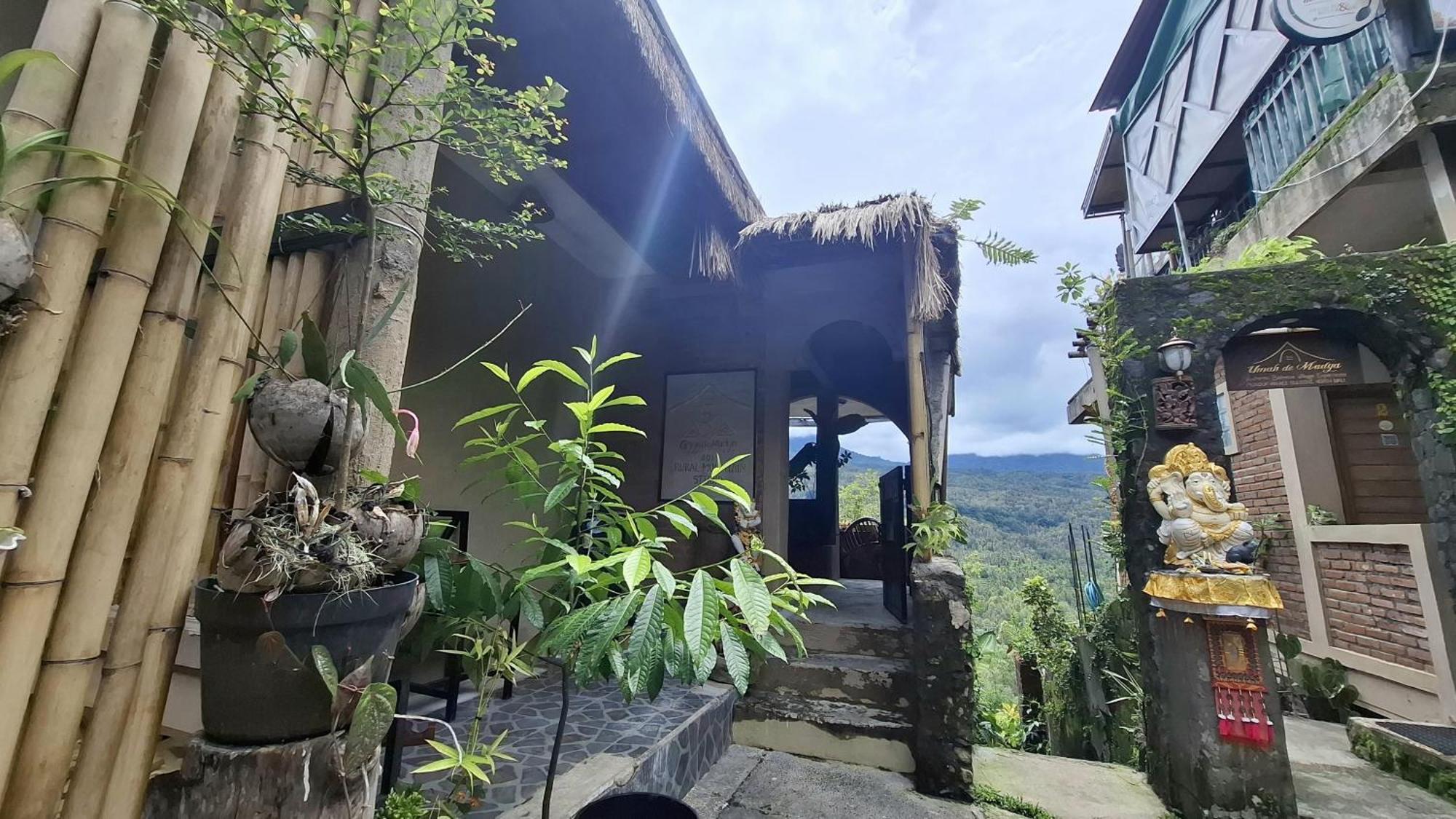 Umah De Madya&Rooftop De Madya Munduk Buitenkant foto